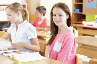 sınıfta çalışma öğrenci