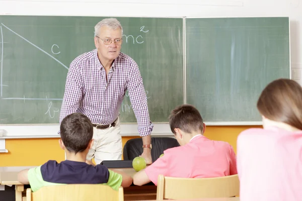 Profesor y estudiante en la lección —  Fotos de Stock