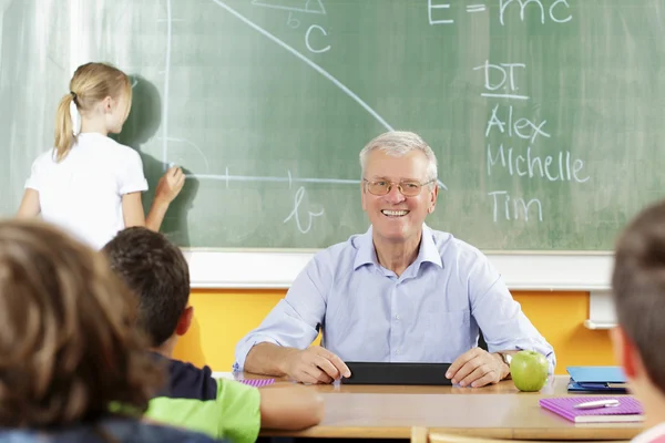 Profesor y estudiante en la lección —  Fotos de Stock