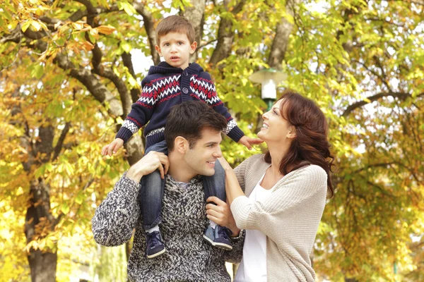 Kärleksfull familj — Stockfoto