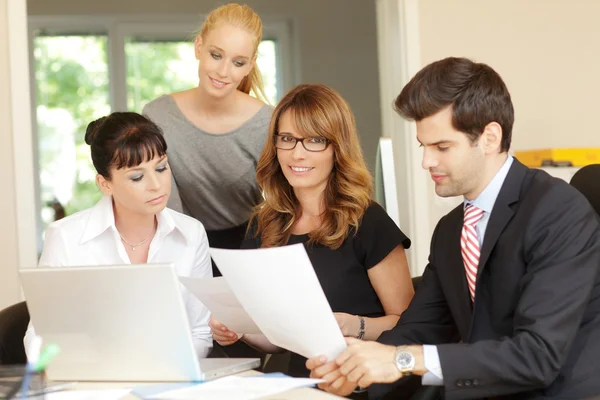 Business colleagues working on a laptop — Stock Photo, Image