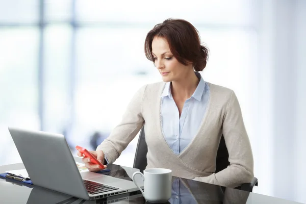 Beautiful business woman with laptop — Stock Photo, Image