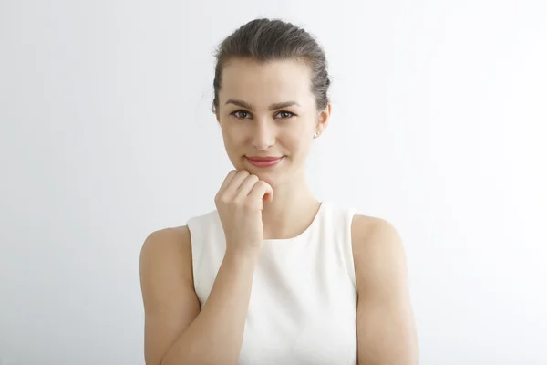 Mooie jonge vrouw glimlachen — Stockfoto