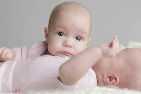 Tweeling baby 's — Stockfoto