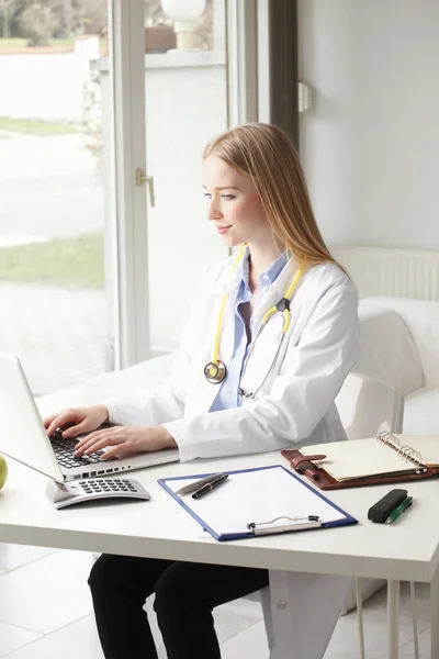 Female doctor smiling and working — Stock Photo, Image