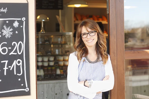 Hermoso dueño de la cafetería — Foto de Stock