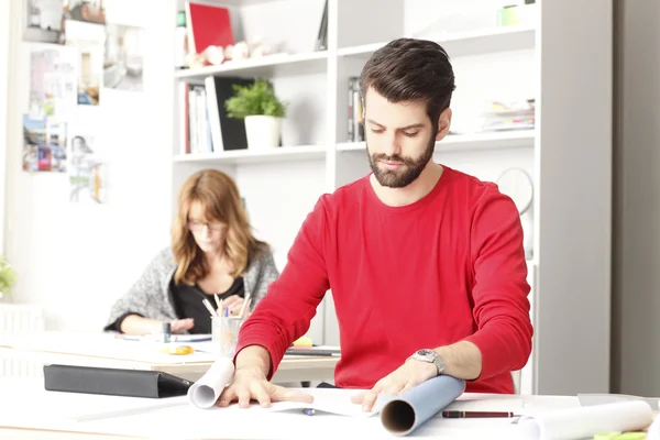 Young architect working in studio. — Stock Photo, Image