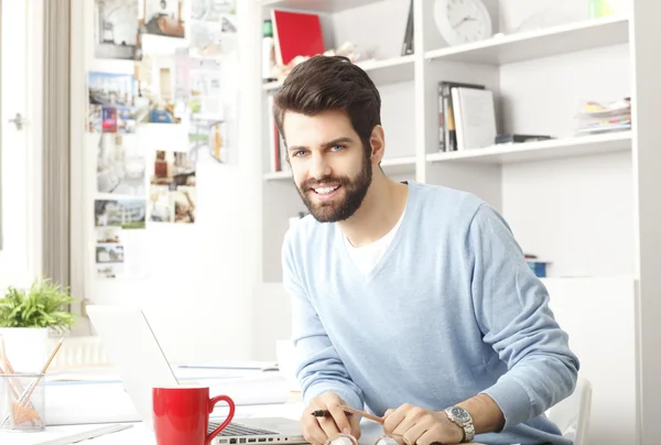 Businessman working at home. — Stock Photo, Image