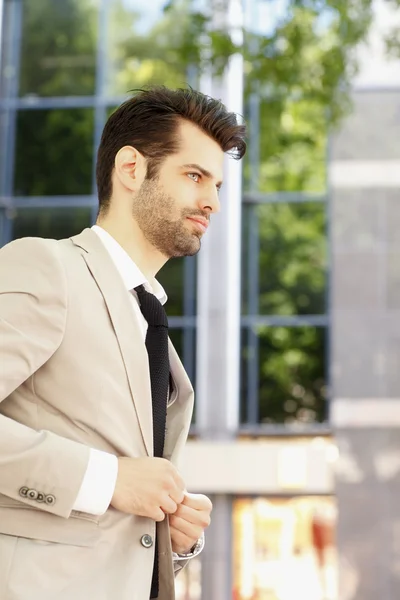 Businessman in front of business center — Stock Photo, Image