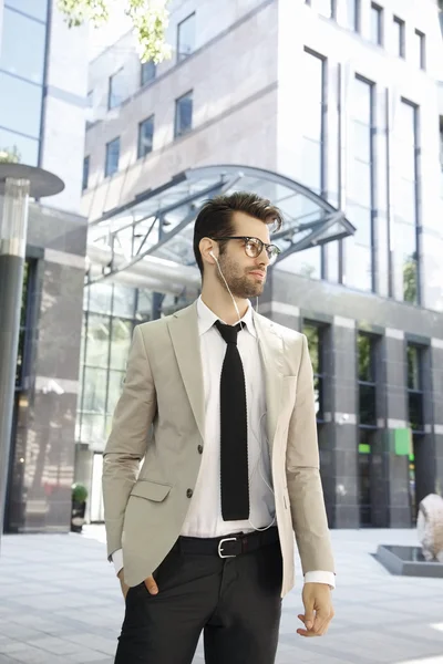 Businessman in front of business center — Stock Photo, Image