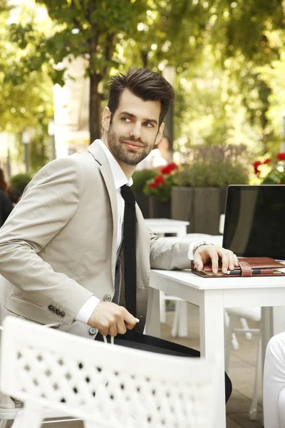 Businessman working online in coffee shop — Stock Photo, Image