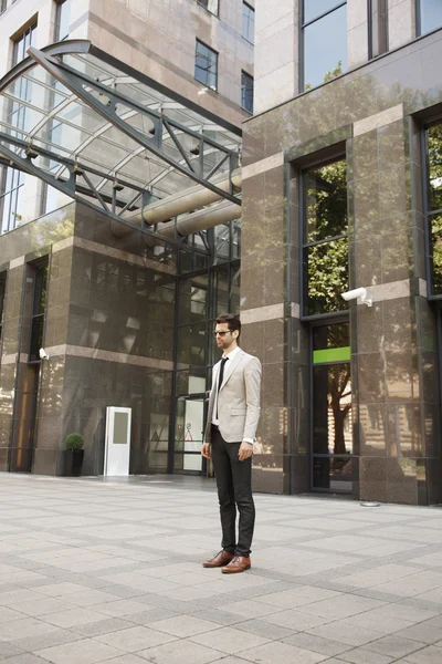 Businessman in front of business center — Stock Photo, Image