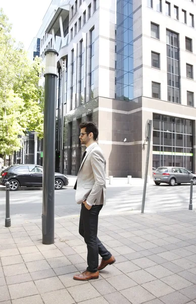 Modern broker in front of stock exchange — Stock Photo, Image