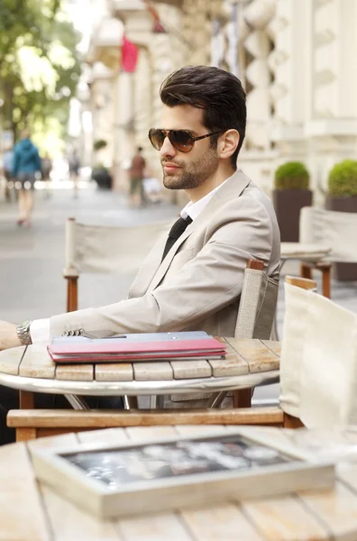 Businessman sitting at coffee shop — Stock Photo, Image