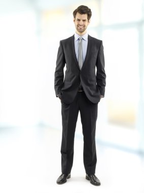 ofiste ayakta modern iş adamı