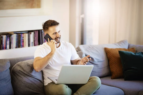 Candid Shot Handsome Man Having Call Using Laptop While Sitting — Stock Photo, Image