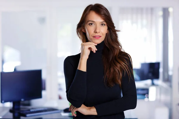 Portrait Attractive Businesswoman Wearing Turtleneck Sweater While Standing Office — Φωτογραφία Αρχείου