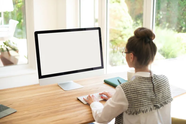 Rear View Shot Unrecognizable Woman Sitting Front Blank Screen Computer — Foto de Stock