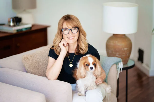 Happy Middle Aged Woman Relaxing Home Armchair Her Cute Puppy — 图库照片