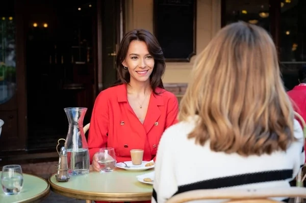 Two Attractive Woman Enjoying Coffee Together Cozy Outdoors Cafe Chatting — 图库照片