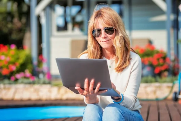 Attractive Middle Aged Woman Using Laptop Having Video Call While — Stock Photo, Image