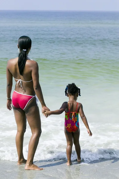 Afroamericanos en la playa — Foto de Stock