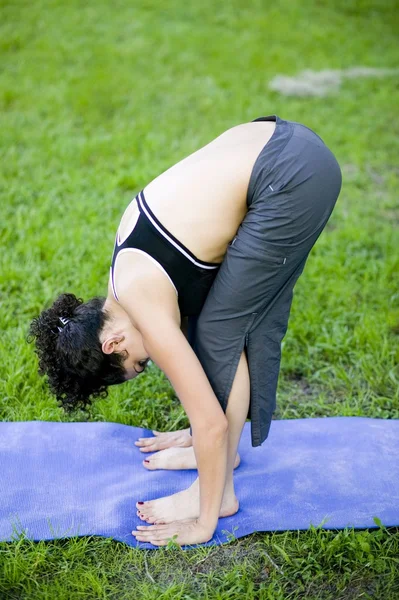 Woman doing Yoga — Stock Photo, Image