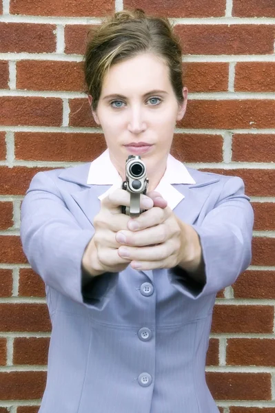 Woman with gun — Stock Photo, Image