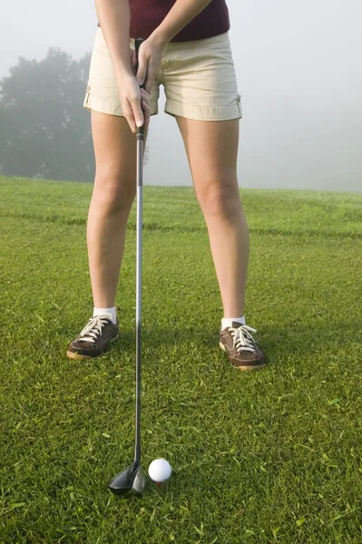 Vrouwelijke golfer — Stockfoto