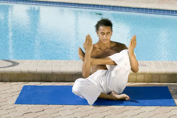 Man doing yoga — Stock Photo, Image