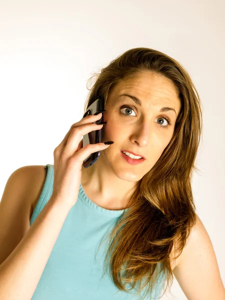 Betrokken vrouw op telefoon — Stockfoto