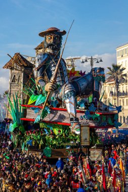 20 Şubat 'ta Tuscany, İtalya' da Viareggio 2022 Canevale 'i başladı. Birinci kategori alegorik vagon: 