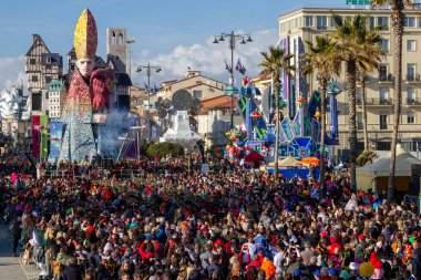 20 Şubat 'ta Tuscany, İtalya' da Viareggio 2022 Canevale 'i başladı. Birinci kategori kinayeli şamandıra: 
