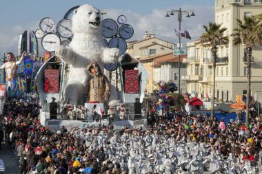 20 Şubat 'ta Tuscany, İtalya' da Viareggio 2022 Canevale 'i başladı. Birinci kategori kinayeli yüzme: 