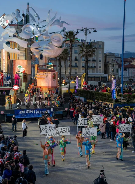 Carnaval Viareggio Por Noche Segundo Curso Enmascarado Lleva Cabo Por — Foto de Stock