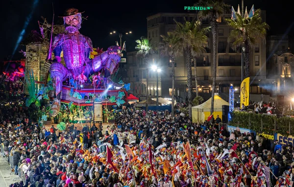 Carnevale Viareggio Notte Secondo Corso Mascherato Svolge Notte Carri Allegorici — Foto Stock