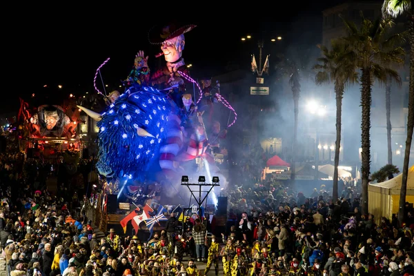 Carnaval Viareggio Noite Segundo Curso Mascarado Realizado Noite Carros Alegóricos — Fotografia de Stock