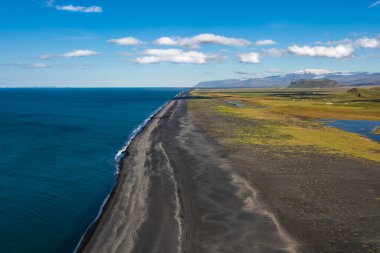 Sonsuz Kara Plaj, İzlanda