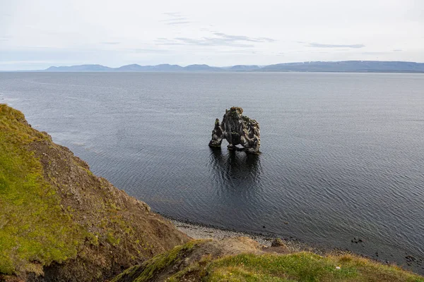 Hvitserkur Útes Čedičového Původu Východním Pobřeží Poloostrova Vatnsnes Severozápadním Islandu — Stock fotografie