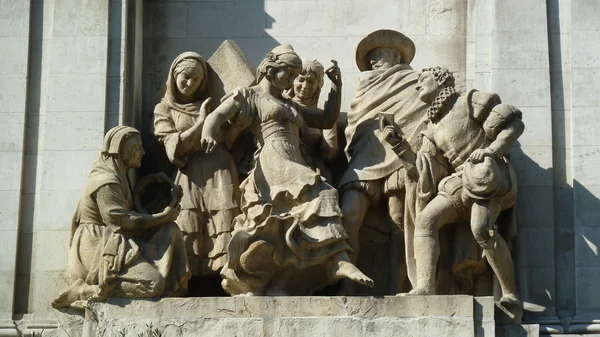 記念碑 - ドンキホーテ、サンチョ ・ パンサ、ミゲル ・ デ ・ セルバンテス — ストック写真