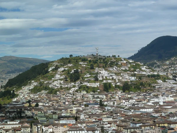 Panoramablick auf quito, ecuador — Stockfoto