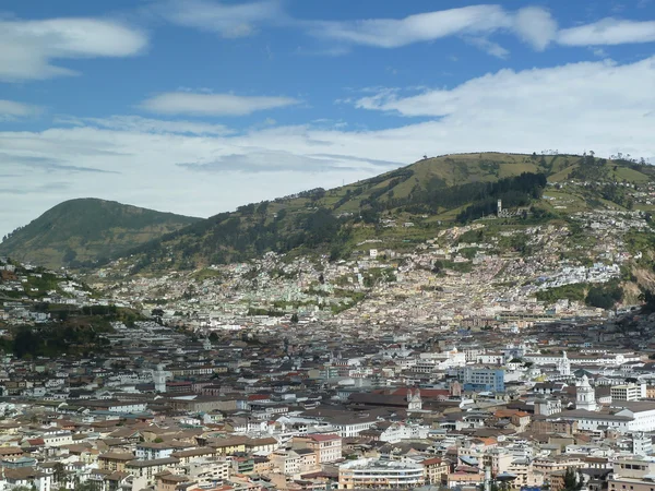 Panoramiczny widok z quito, Ekwador — Zdjęcie stockowe