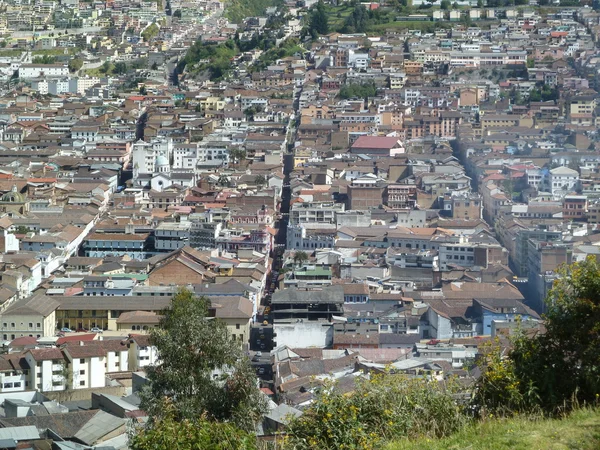 Panoramablick auf quito, ecuador — Stockfoto