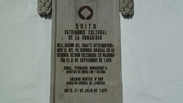 Głównego placu (plaza grande) w quito, ecuador mieści się katedra i Pałac Prezydencki — Zdjęcie stockowe