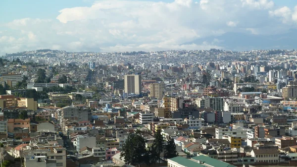 Panoramisch uitzicht van quito, ecuador — Stockfoto