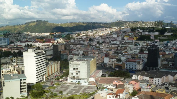 Panoramiczny widok z quito, Ekwador — Zdjęcie stockowe