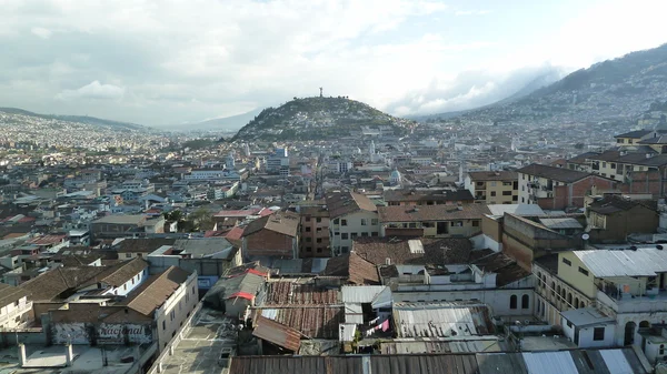 Panoramiczny widok z quito, Ekwador — Zdjęcie stockowe