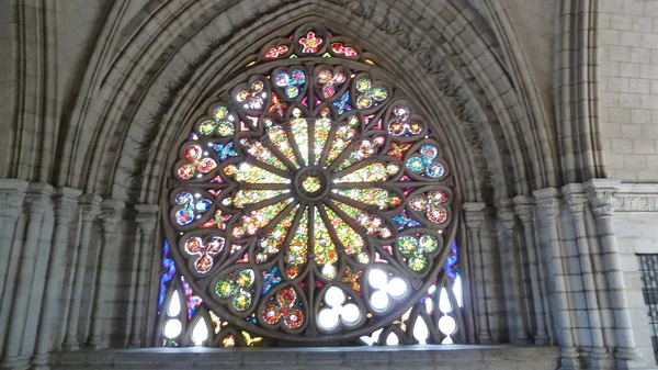 The Basilica of the National Vow (Spanish: Basílica del Voto Nacional), Quito, Ecuador. It is sometimes also called the Catedral Consagración de Jesús or the Basílica de San Juan. — 图库照片