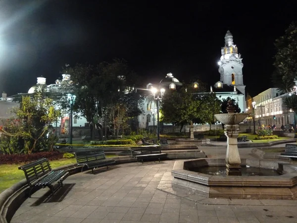 Quito på natten, ecuador — Stockfoto