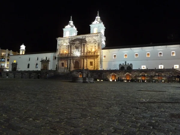 Quito på natten, ecuador — Stockfoto